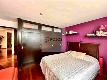 Residencia de 1 nivel con amplios espacios interiores y terraza