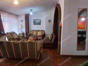 CASA EN VENTA  4 HAB🏡 – COTOCOLLAO