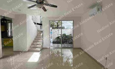 CASA EN RENTA UBICADA EN RESIDENCIAL AQUA I,  CANCÚN SOBRE AVENIDA HUAYACAN,4 RECÁMARAS, AMENIDADES, SEGURIDAD 24 HORAS.