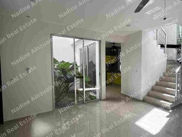 CASA EN RENTA UBICADA EN RESIDENCIAL AQUA I,  CANCÚN SOBRE AVENIDA HUAYACAN,4 RECÁMARAS, AMENIDADES, SEGURIDAD 24 HORAS.