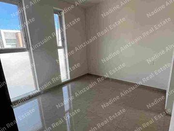 CASA EN RENTA UBICADA EN RESIDENCIAL AQUA I,  CANCÚN SOBRE AVENIDA HUAYACAN,4 RECÁMARAS, AMENIDADES, SEGURIDAD 24 HORAS.