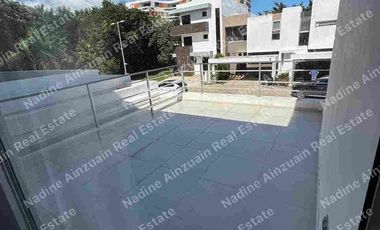 CASA EN RENTA UBICADA EN RESIDENCIAL AQUA I,  CANCÚN SOBRE AVENIDA HUAYACAN,4 RECÁMARAS, AMENIDADES, SEGURIDAD 24 HORAS.