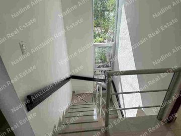 CASA EN RENTA UBICADA EN RESIDENCIAL AQUA I,  CANCÚN SOBRE AVENIDA HUAYACAN,4 RECÁMARAS, AMENIDADES, SEGURIDAD 24 HORAS.