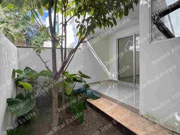 CASA EN RENTA UBICADA EN RESIDENCIAL AQUA I,  CANCÚN SOBRE AVENIDA HUAYACAN,4 RECÁMARAS, AMENIDADES, SEGURIDAD 24 HORAS.