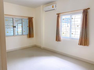 House for sale at Marouy Motorway, Chachoengsao. Single-storey detached house, airy and spacious with a large surrounding area.
