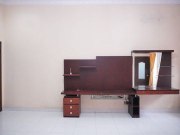 Rumah 3 Lantai Lingkungan Aman Full Furnish di Sunter Agung Barat Jakarta Utara