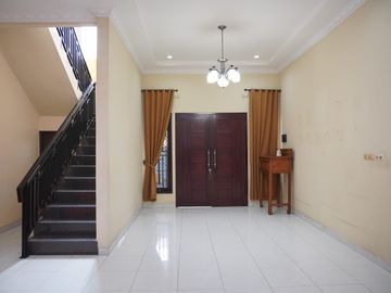 Rumah 3 Lantai Lingkungan Aman Full Furnish di Sunter Agung Barat Jakarta Utara