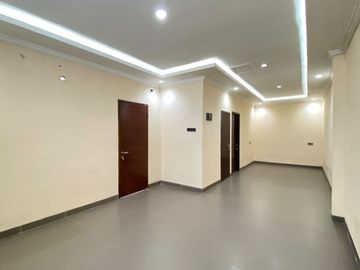 Rumah 3 Lantai Lingkungan Aman Full Furnish di Sunter Agung Barat Jakarta Utara