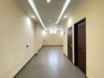 Rumah 3 Lantai Lingkungan Aman Full Furnish di Sunter Agung Barat Jakarta Utara