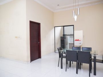 Rumah 3 Lantai Lingkungan Aman Full Furnish di Sunter Agung Barat Jakarta Utara