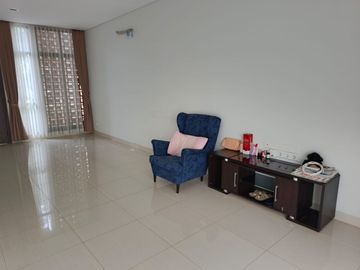 Disewakan Rumah Siap Huni Luas Murah Cluster Emily, Summarecon Bandung