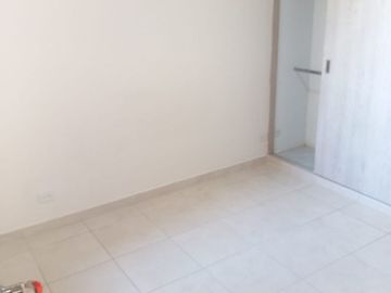 SE ARRIENDA APARTAMENTO DE 3 ALCOBA EN ALAMEDA-PRIMER PISO