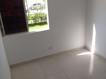 SE ARRIENDA APARTAMENTO DE 3 ALCOBA EN ALAMEDA-PRIMER PISO