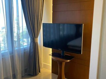 FOR SALE: High-Floor Fully Furnished Studio at The Proscenium at Rockwell | Makati