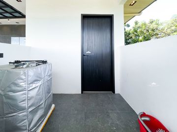 BEST DEAL SLOT IN TOKYO MANSION WITH  5 BEDROOMS TOILET AND BATH: 5 PARKING: 2 FURNISHING: FULLY-FURNISHED
