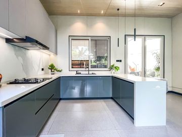 BEST DEAL SLOT IN TOKYO MANSION WITH  5 BEDROOMS TOILET AND BATH: 5 PARKING: 2 FURNISHING: FULLY-FURNISHED