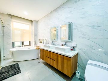 PRIME SLOT AVAILABLE IN AYALA WESTGROVE HEIGHTS INCLUDE THE 5 BEDROOMS TOILET AND BATH: 6 PARKING: 4 FURNISHING: FULLY-FURNISHED