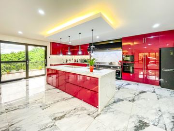 PRIME SLOT AVAILABLE IN AYALA WESTGROVE HEIGHTS INCLUDE THE 5 BEDROOMS TOILET AND BATH: 6 PARKING: 4 FURNISHING: FULLY-FURNISHED