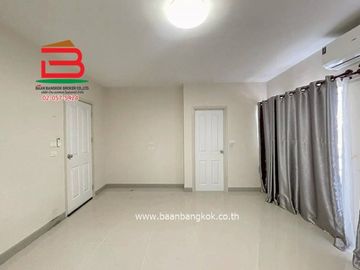 ทาวเฮ้าส์ 2 ชั้น รัชธานี 11 (ใกล้โรงพยาบาลมหาวชิราลงกรณธัญบุรี) เนื้อที่ 21.4 ตรว. ตำบลบึงน้ำรักษ์ อำเภอธัญบุรี จังหวัดปทุมธานี