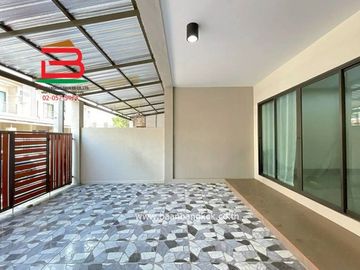 ทาวเฮ้าส์ 2 ชั้น รัชธานี 11 (ใกล้โรงพยาบาลมหาวชิราลงกรณธัญบุรี) เนื้อที่ 21.4 ตรว. ตำบลบึงน้ำรักษ์ อำเภอธัญบุรี จังหวัดปทุมธานี