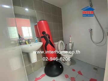 Two-story townhome, 17.6 sq.wah, Lalin Town Lio Wongwaen Lam Luk Ka-Khlong 6, near Lam Luk Ka Police Station, Lam Luk Ka Road, Wat Ket Prapha Road, La
