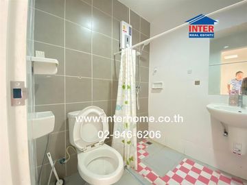 Two-story townhome, 17.6 sq.wah, Lalin Town Lio Wongwaen Lam Luk Ka-Khlong 6, near Lam Luk Ka Police Station, Lam Luk Ka Road, Wat Ket Prapha Road, La