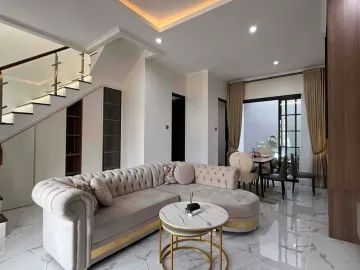 Dijual Rumah Mewah Model American Classic 3 Lantai Lebak Bulus Selangkah Ke Jakarta Selatan dekat Pintu Tol Lokasi Strategis One Gate System