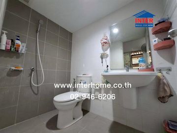 Two-story townhome, 17.8 sq.wa., Pruksa 113 Village, Bangkok-Pathum Thani, near Wat Nong Prong, Soi Wat Nong Prong, Bangkok-Pathum Thani Road, Ratchap