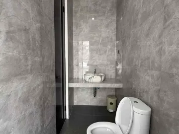Dijual Rumah Mewah American Classic 3 Lantai Di Cireundeu Lebak Bulus Selangkah Ke Jakarta Selatan dekat Pintu Tol