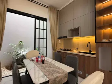 Dijual Rumah Mewah American Classic 3 Lantai Di Cireundeu Lebak Bulus Selangkah Ke Jakarta Selatan dekat Pintu Tol