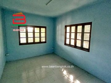 บ้านเดี่ยว 1 ชั้น หมู่บ้าน พรธิสาร 7 (คลอง8) เนื้อที่ 60 ตรว. ถนนรังสิต-นครนายก ตำบลลำผักกูด อำเภอธัญบุรี ปทุมธานี