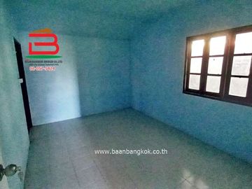 บ้านเดี่ยว 1 ชั้น หมู่บ้าน พรธิสาร 7 (คลอง8) เนื้อที่ 60 ตรว. ถนนรังสิต-นครนายก ตำบลลำผักกูด อำเภอธัญบุรี ปทุมธานี