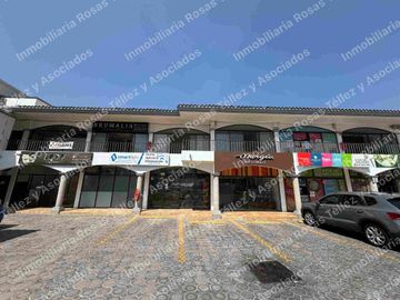 Local en Renta en pequeña plaza sobre Atlixcayotl, zona Angelópolis,Puebla