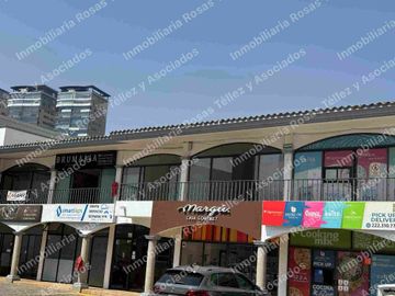 Local en Renta en pequeña plaza sobre Atlixcayotl, zona Angelópolis,Puebla