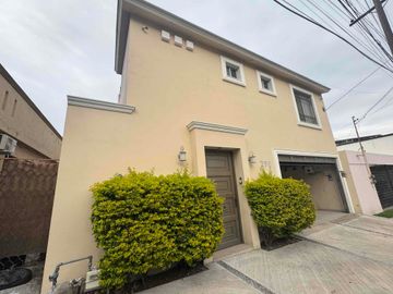Casa en venta Cumbres  1er sector.