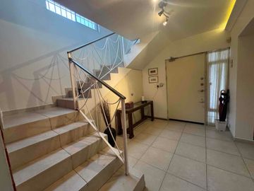 Casa en venta Cumbres  1er sector.