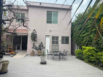 Casa en venta Cumbres  1er sector.