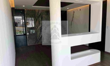 VENTA CASA LAVA 5
PARQUE VOLCANES EN 
LOMAS DE ANGELOPOLIS  recámaras 4 una en planta baja casa inteligente regaderas hidromasaje WC inteligente sonido Alexa en toda la casa sala comedor doble altura