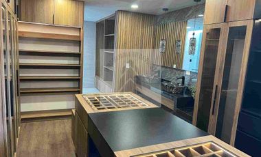 VENTA CASA LAVA 5
PARQUE VOLCANES EN 
LOMAS DE ANGELOPOLIS  recámaras 4 una en planta baja casa inteligente regaderas hidromasaje WC inteligente sonido Alexa en toda la casa sala comedor doble altura
