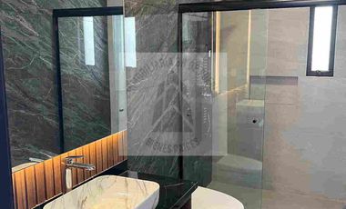 VENTA CASA LAVA 5
PARQUE VOLCANES EN 
LOMAS DE ANGELOPOLIS  recámaras 4 una en planta baja casa inteligente regaderas hidromasaje WC inteligente sonido Alexa en toda la casa sala comedor doble altura