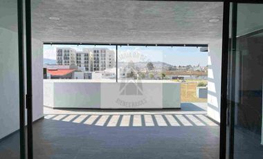 VENTA CASA LAVA 5
PARQUE VOLCANES EN 
LOMAS DE ANGELOPOLIS  recámaras 4 una en planta baja casa inteligente regaderas hidromasaje WC inteligente sonido Alexa en toda la casa sala comedor doble altura