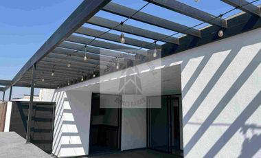 VENTA CASA LAVA 5
PARQUE VOLCANES EN 
LOMAS DE ANGELOPOLIS  recámaras 4 una en planta baja casa inteligente regaderas hidromasaje WC inteligente sonido Alexa en toda la casa sala comedor doble altura