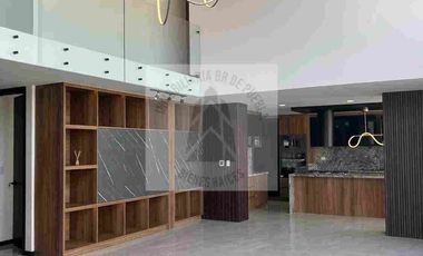 VENTA CASA LAVA 5
PARQUE VOLCANES EN 
LOMAS DE ANGELOPOLIS  recámaras 4 una en planta baja casa inteligente regaderas hidromasaje WC inteligente sonido Alexa en toda la casa sala comedor doble altura