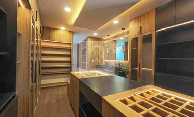 VENTA CASA LAVA 5
PARQUE VOLCANES EN 
LOMAS DE ANGELOPOLIS  recámaras 4 una en planta baja casa inteligente regaderas hidromasaje WC inteligente sonido Alexa en toda la casa sala comedor doble altura