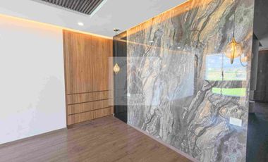 VENTA CASA LAVA 5
PARQUE VOLCANES EN 
LOMAS DE ANGELOPOLIS  recámaras 4 una en planta baja casa inteligente regaderas hidromasaje WC inteligente sonido Alexa en toda la casa sala comedor doble altura