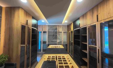 VENTA CASA LAVA 5
PARQUE VOLCANES EN 
LOMAS DE ANGELOPOLIS  recámaras 4 una en planta baja casa inteligente regaderas hidromasaje WC inteligente sonido Alexa en toda la casa sala comedor doble altura