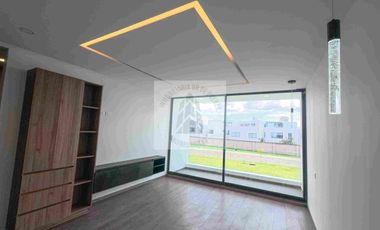 VENTA CASA LAVA 5
PARQUE VOLCANES EN 
LOMAS DE ANGELOPOLIS  recámaras 4 una en planta baja casa inteligente regaderas hidromasaje WC inteligente sonido Alexa en toda la casa sala comedor doble altura