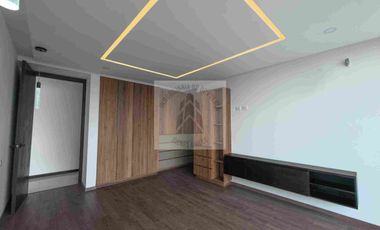 VENTA CASA LAVA 5
PARQUE VOLCANES EN 
LOMAS DE ANGELOPOLIS  recámaras 4 una en planta baja casa inteligente regaderas hidromasaje WC inteligente sonido Alexa en toda la casa sala comedor doble altura