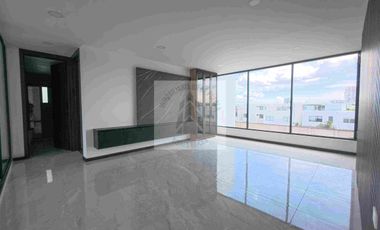 VENTA CASA LAVA 5
PARQUE VOLCANES EN 
LOMAS DE ANGELOPOLIS  recámaras 4 una en planta baja casa inteligente regaderas hidromasaje WC inteligente sonido Alexa en toda la casa sala comedor doble altura