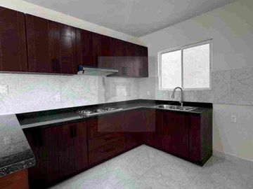 Hermoso Conjunto de Tres CASAS